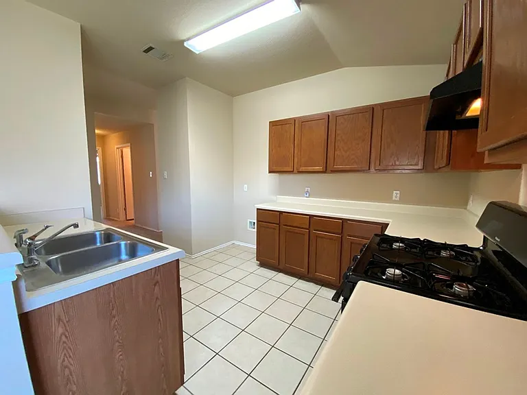 218 Jennifer Ln — Photo 12