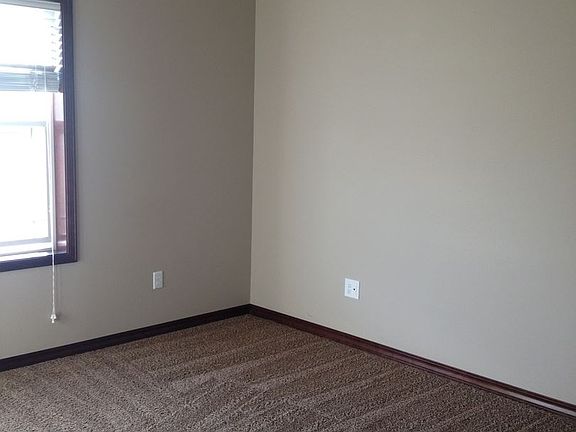 3rd image of 204 Valleyview Ave APT 04