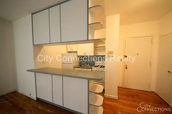 Rented by City Connections Realty | media 6