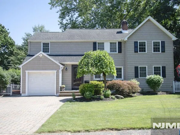 22 Warren Road, Fair Lawn, NJ 07410