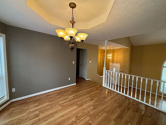 4th image of 135 Lee Road 2009