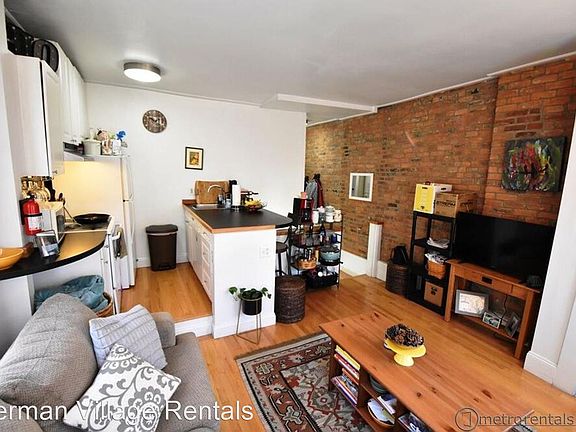3rd image of 22 E Beck St #3677256