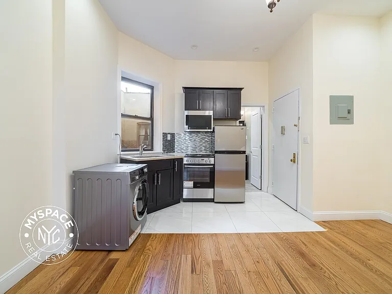 641 Saint Marks Ave #4B — Photo 2