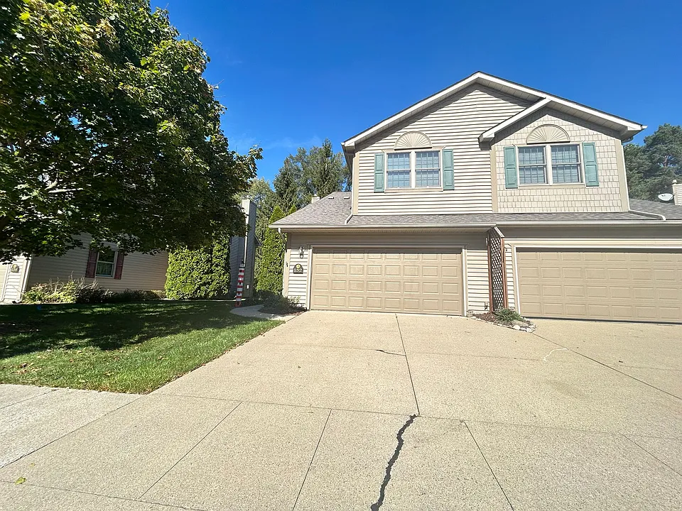 132 Stratford Ln