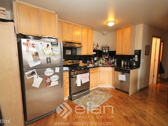 2nd image of 947 W Roscoe St #2