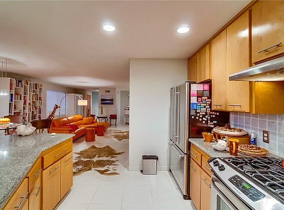 5th image of 668 W 40th St APT 4