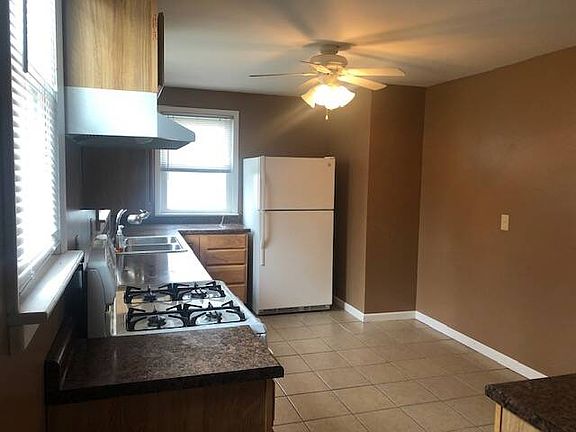 4th image of 215 S 10th St