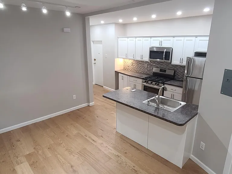 240 S Graham St #2 — Photo 1
