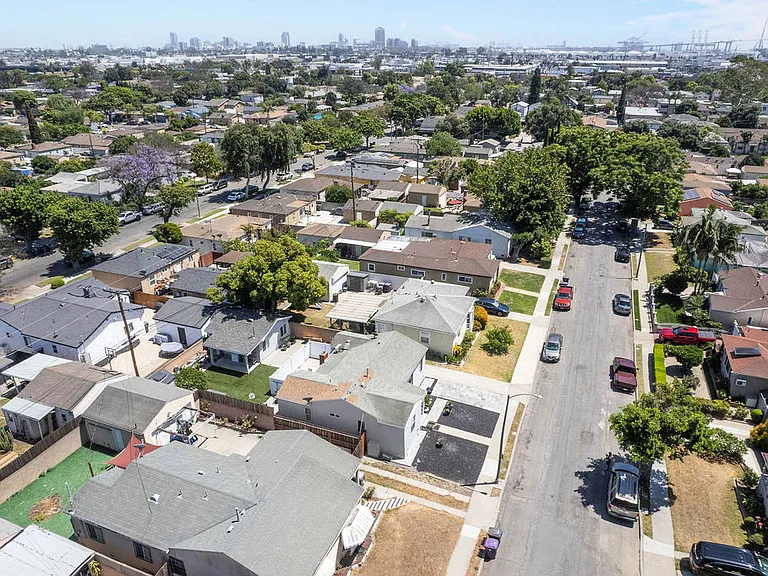 2066 Baltic Ave — Photo 13