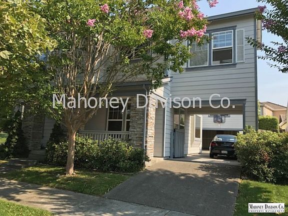 3rd image of 404 Sparrow Ln