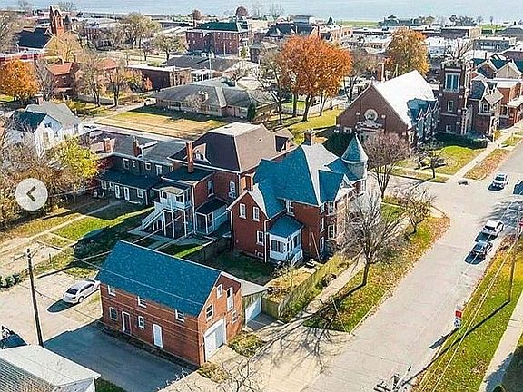 2nd image of 833 Avenue E