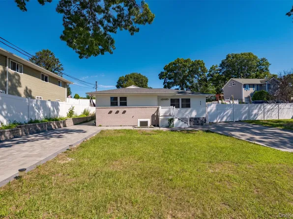 429 Ontario Street, Ronkonkoma, NY 11779