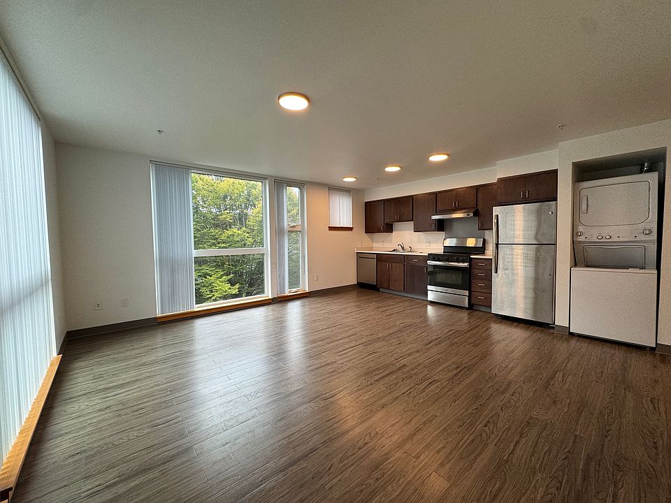 1st image of 510 19th Ave E #402