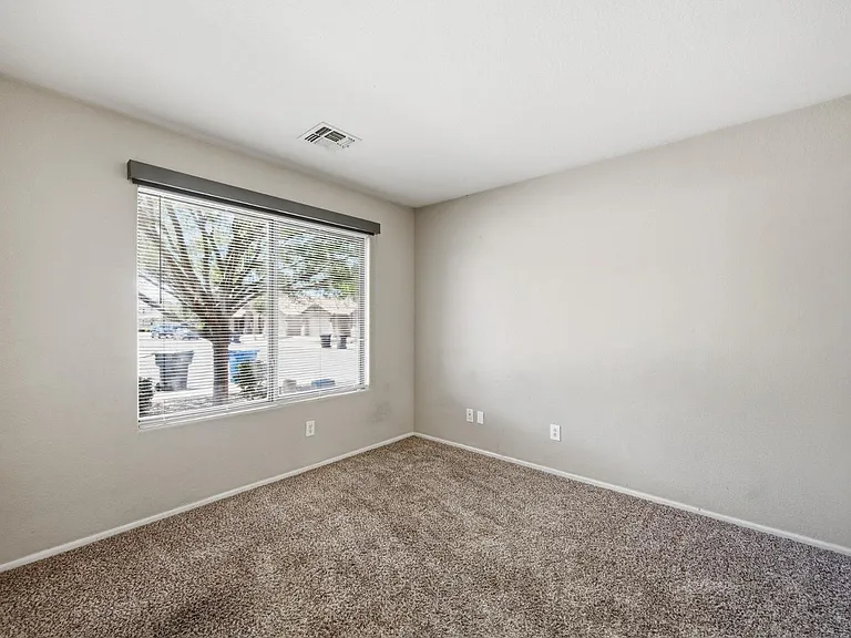 8205 S 45th Ln — Photo 9