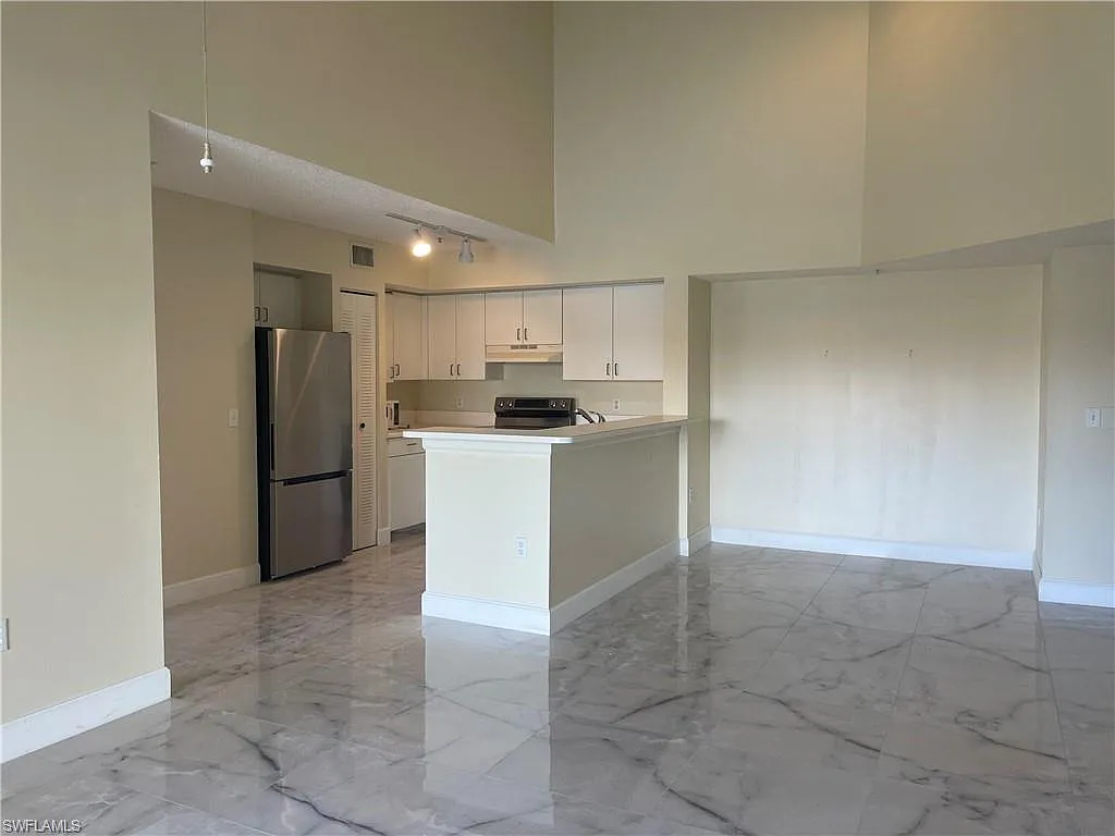 2 bed, 2.0 bath, 1042 sqft, $2,200 — Photo 3