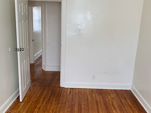 5th image of 1860 44th St