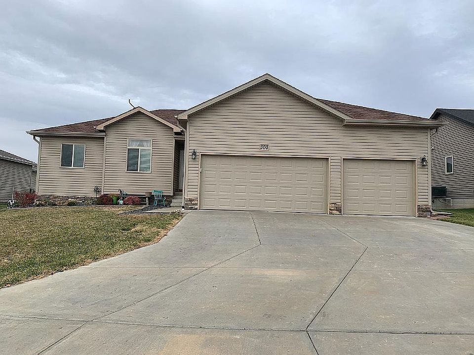 1st image of 300 Orchard Pl