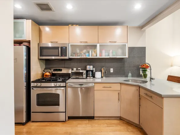 727 Dean Street image 5 of 14