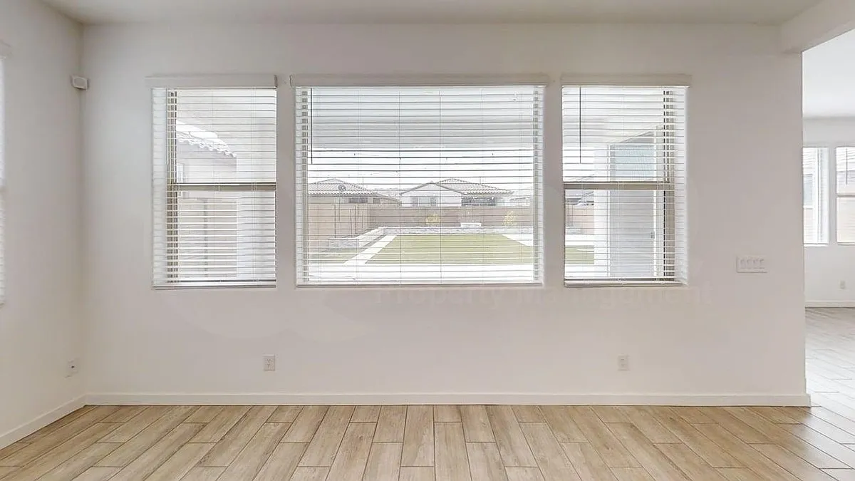4 bed, 3.0 bath, 2546 sqft, $2,599 — Photo 4
