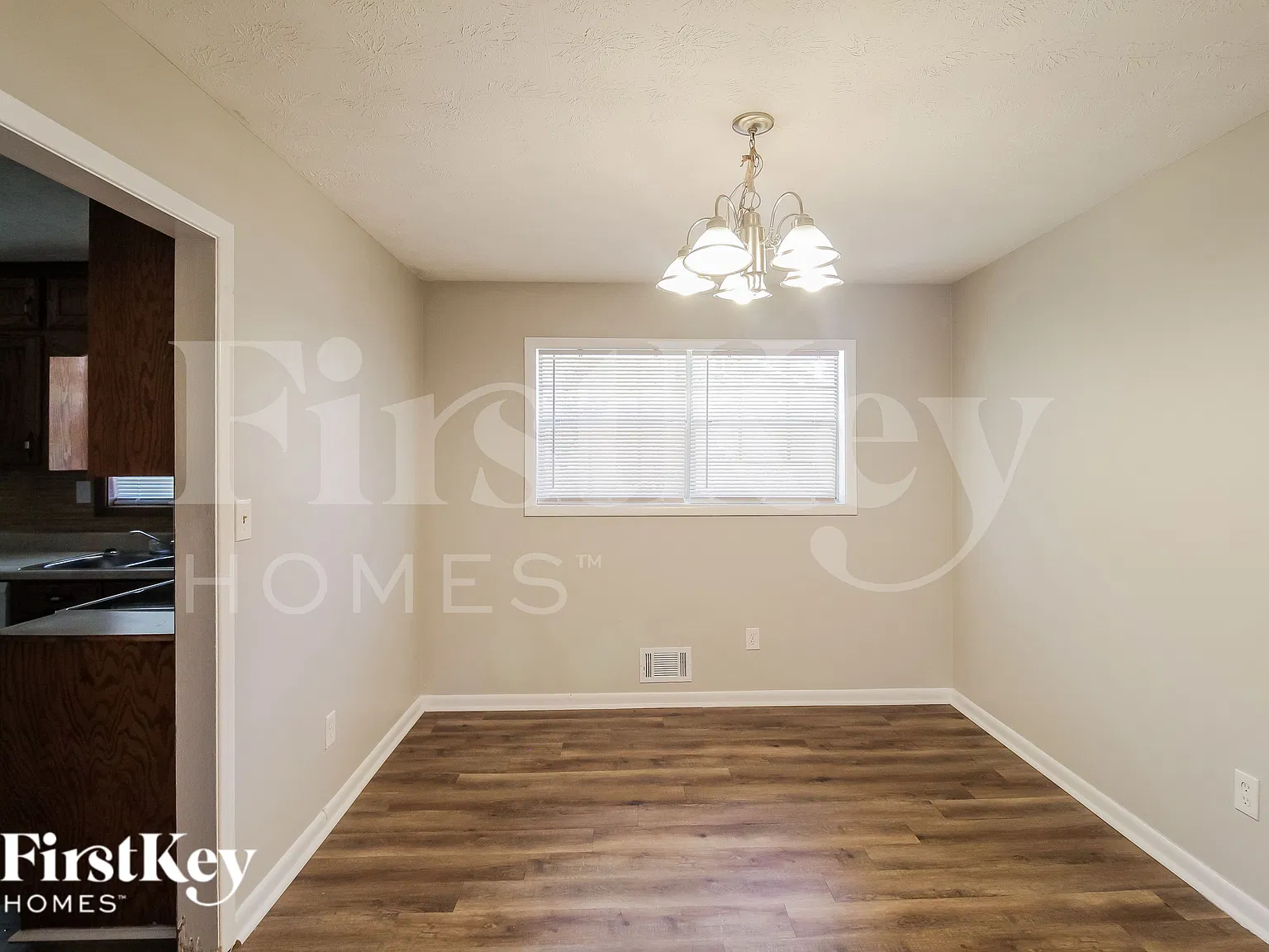 4 bed, 2.5 bath, 1536 sqft, $1,945 — Photo 3