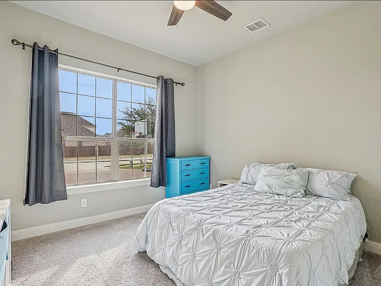 2nd bedroom on main level with en-suite and large walk-in closet