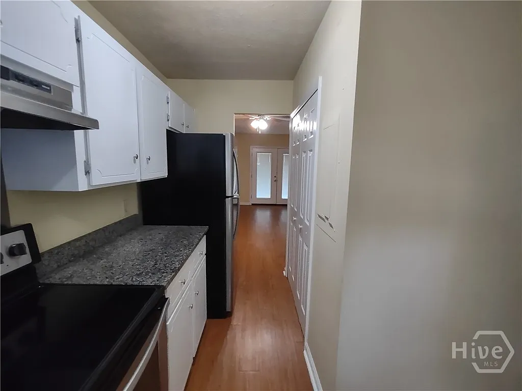 2 bed, 1.5 bath, 1088 sqft, $1,400 — Photo 3