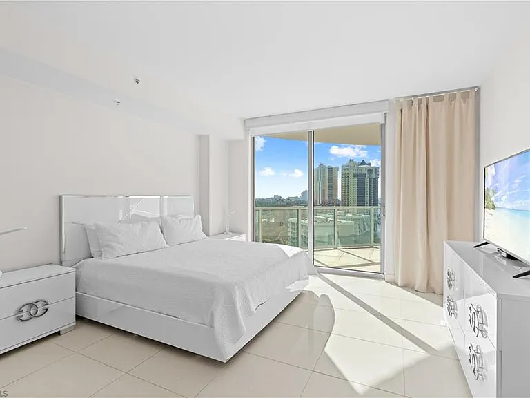 3000 Oasis Grand Blvd #1101 — Photo 12