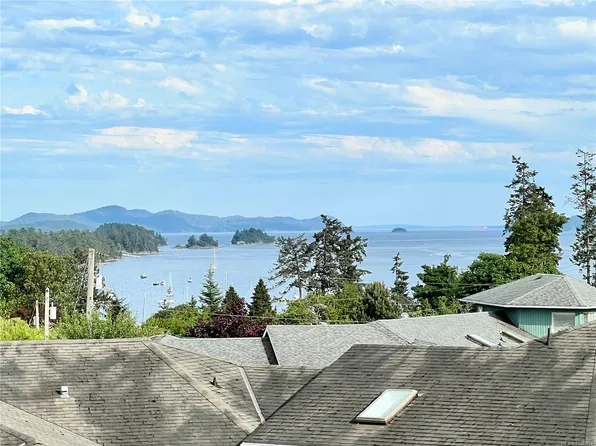 130 Corbett Rd #3, Saltspring Island, BC V8K 1T2