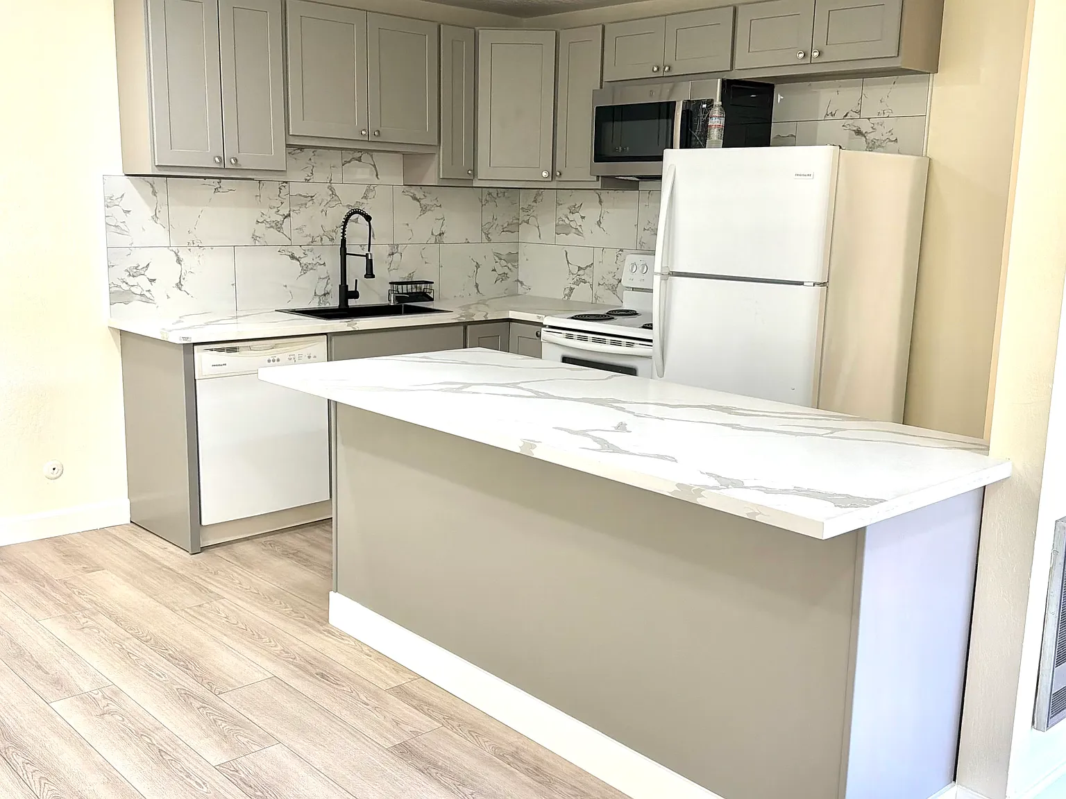 2 bed, 1.5 bath, 1099 sqft, $2,650 — Photo 4