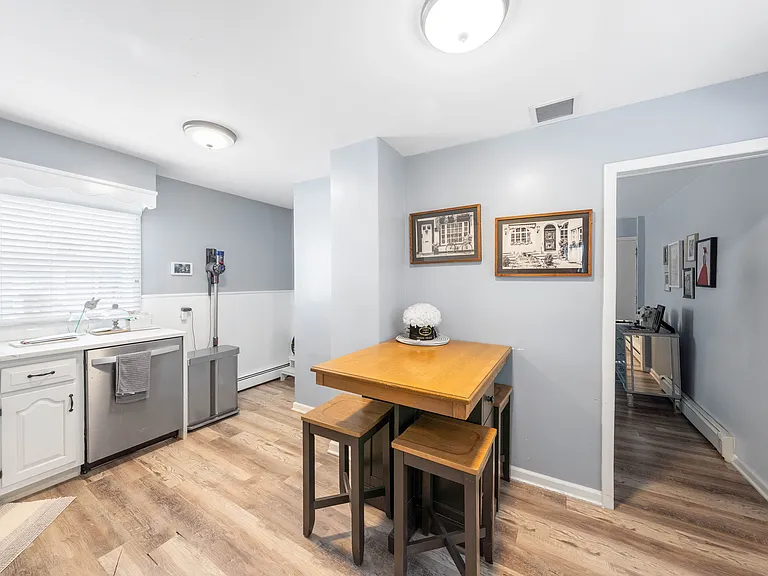306 E Passaic Ave — Photo 7