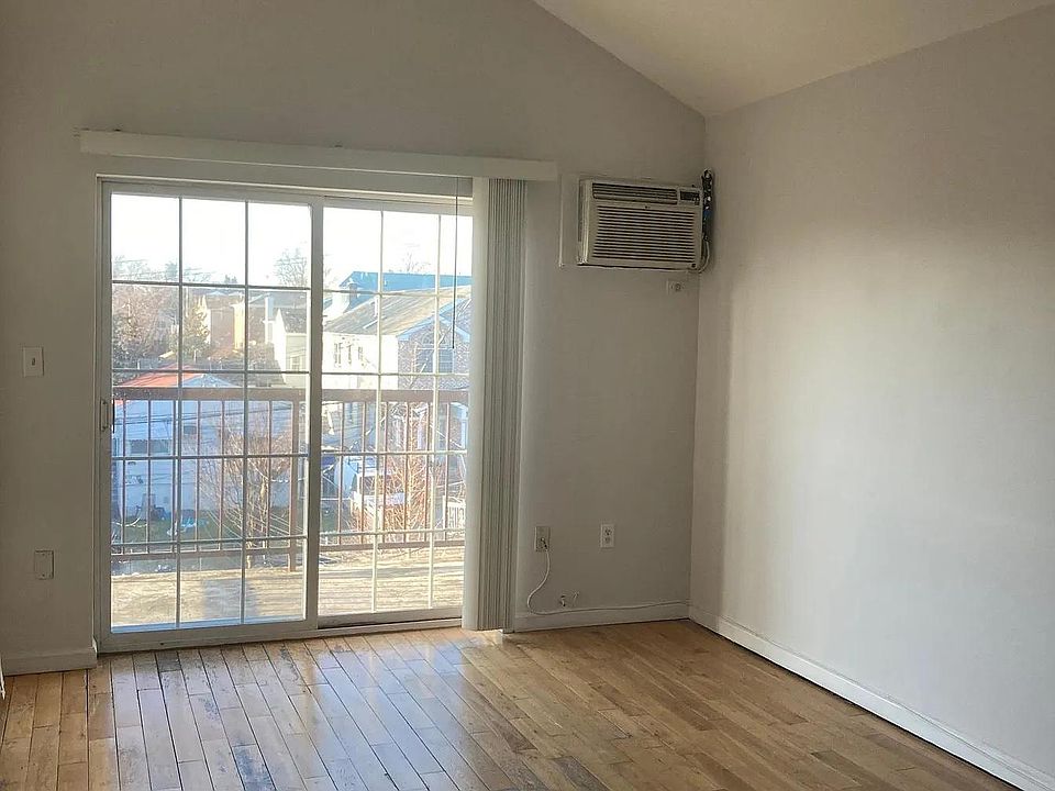 1st image of 611 Hollywood Ave APT 3