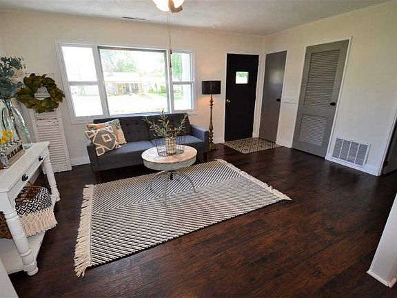 2nd image of 2524 Foxhall Dr