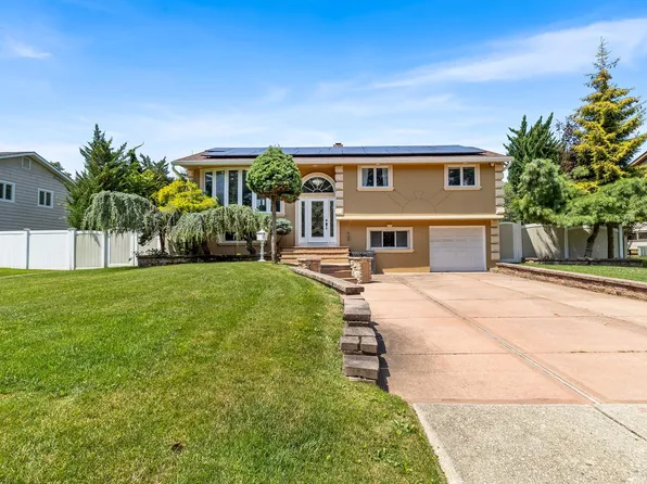 184 Overlook Drive, East Islip, NY 11730