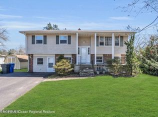 815 Royal Ln, Toms River, NJ 08753