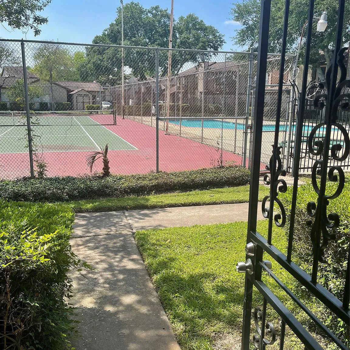 3 bed, 2.5 bath, 1330 sqft, $1,650 — Photo 2