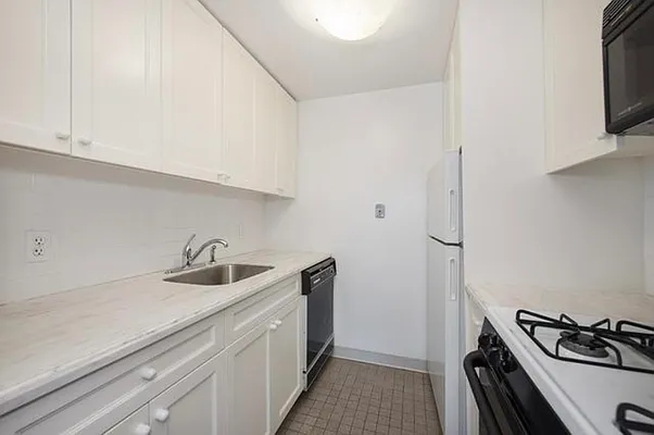 Rented by Compass | media 40