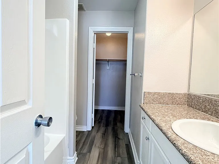 215 N Spruce Ave — Photo 8