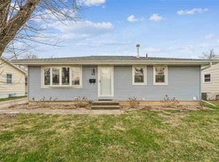50 27th Avenue Dr SW, Cedar Rapids, IA 52404