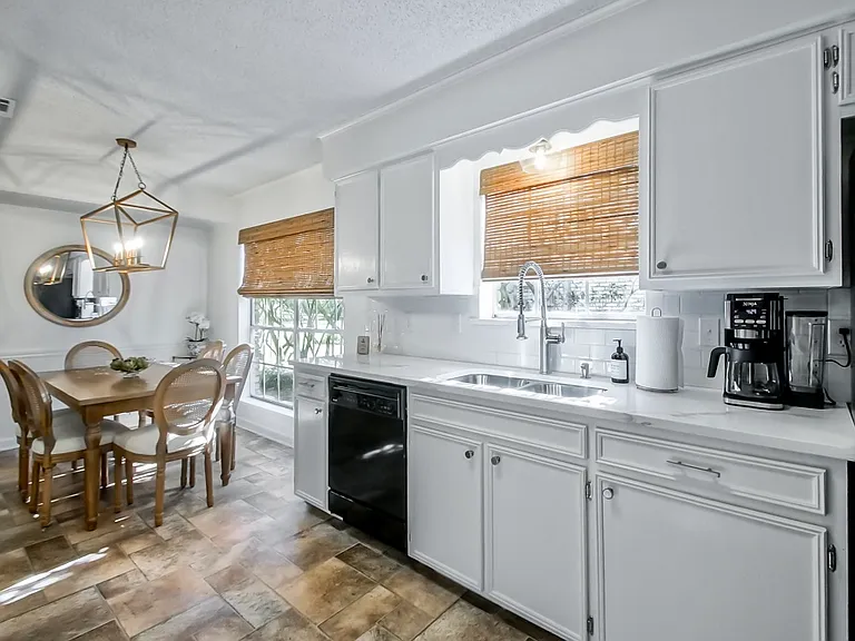 912 N Coventry Dr — Photo 10