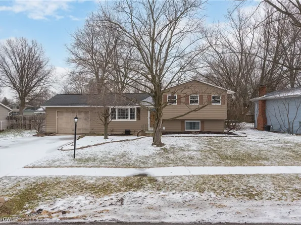 973 Oliver St, Sheffield Lake, OH 44054