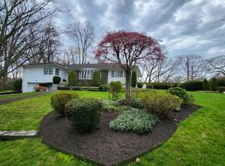 6 Glen Ridge Rd, Cranston, RI 02920