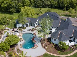 10 Oak Lake Dr, Barrington Hills, IL 60010