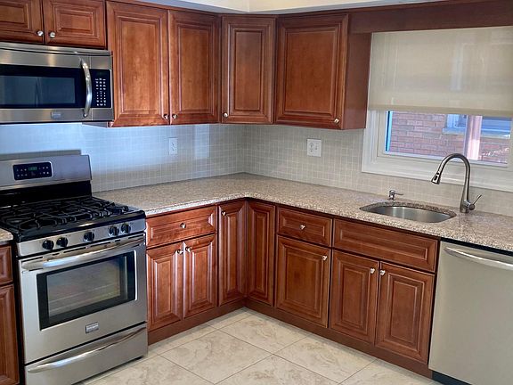 Eat-in Kitchen