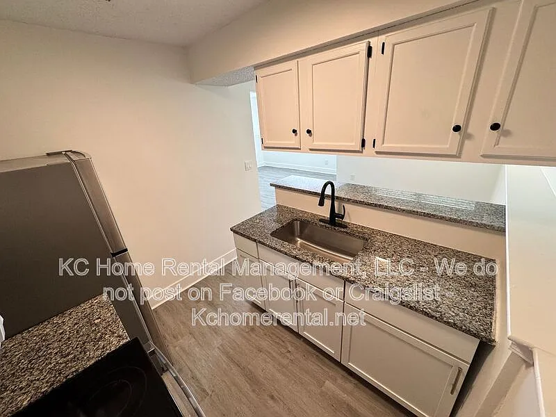 1 bed, 1.0 bath, $895 — Photo 3
