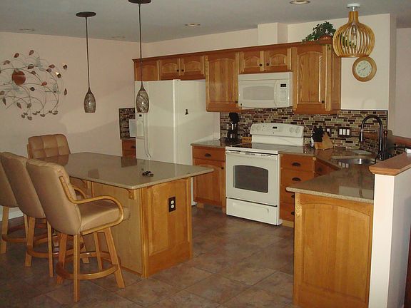 2nd image of 218 Leisure Ln