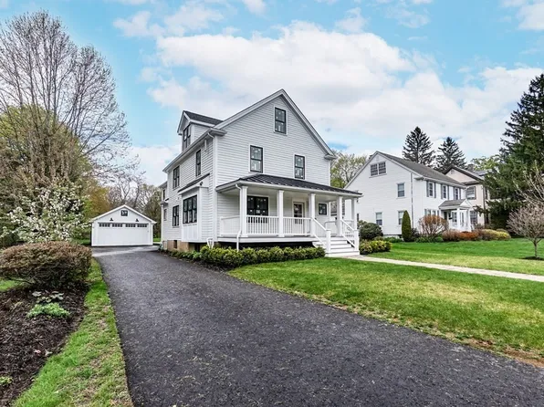 17 Paine St, Wellesley, MA 02481
