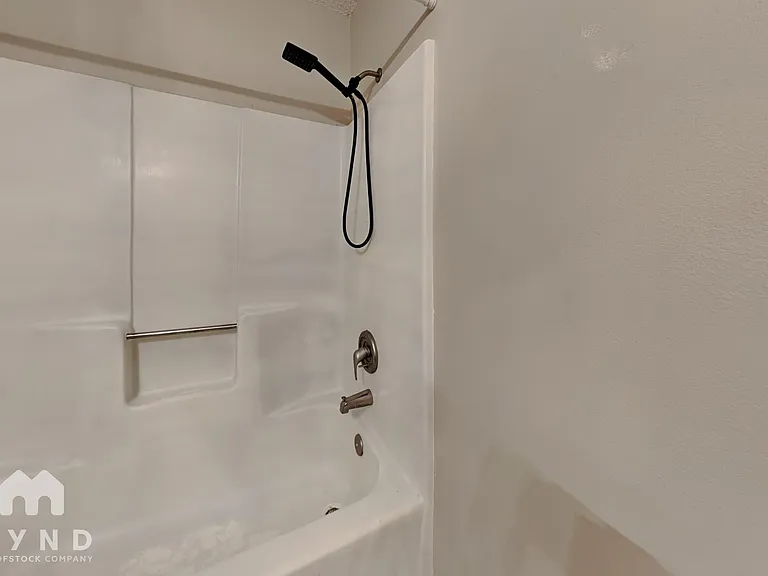 132 E Poinsettia St — Photo 16