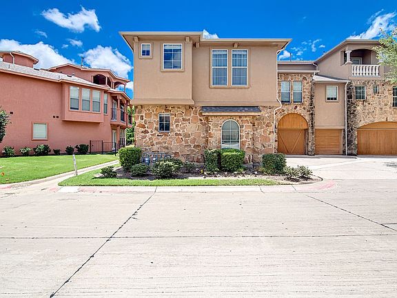 2nd image of 2635 Villa Di Lago Unit 1