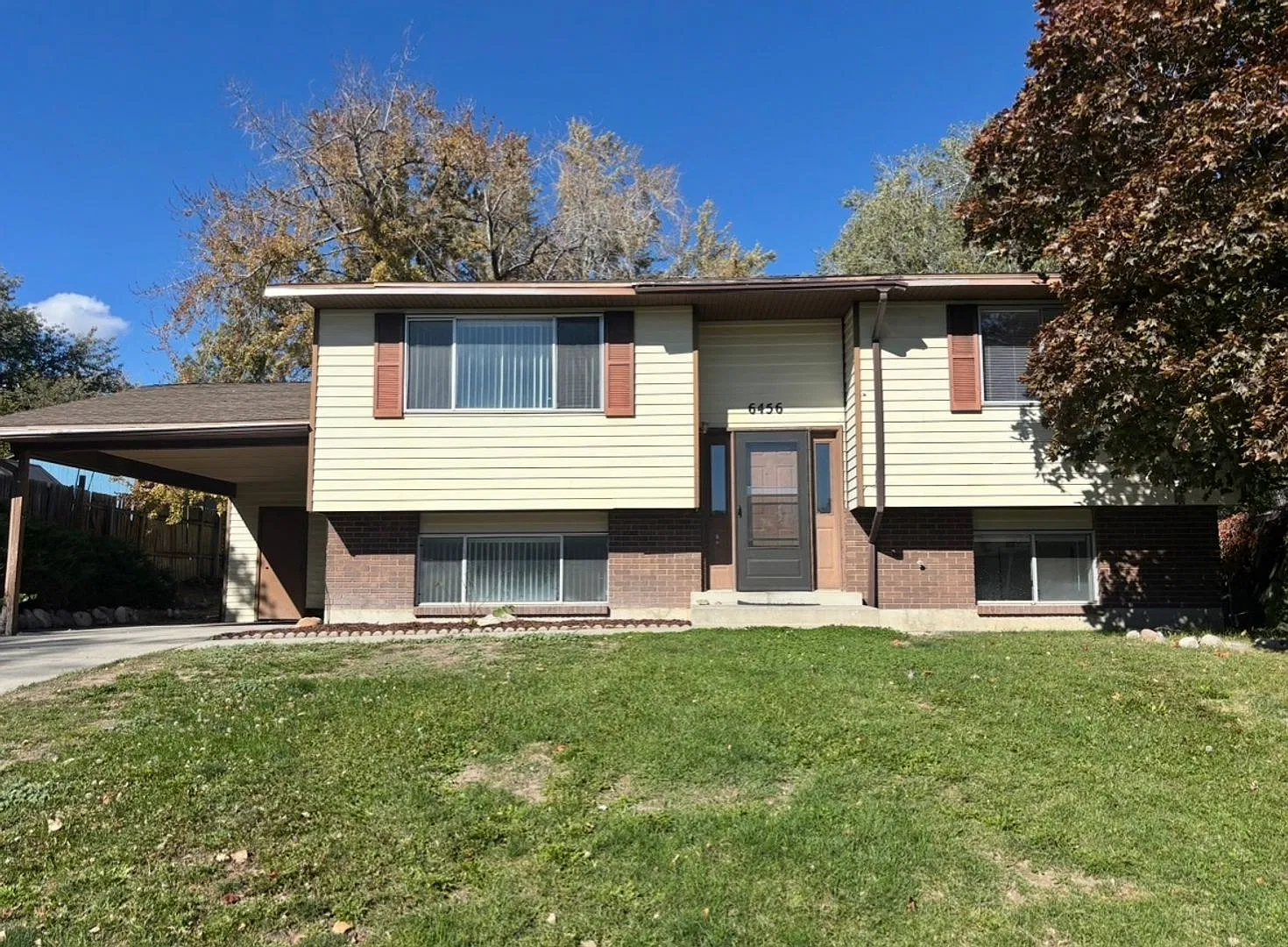 Free Rent & No Additional Monthly Fees! — Photo 1