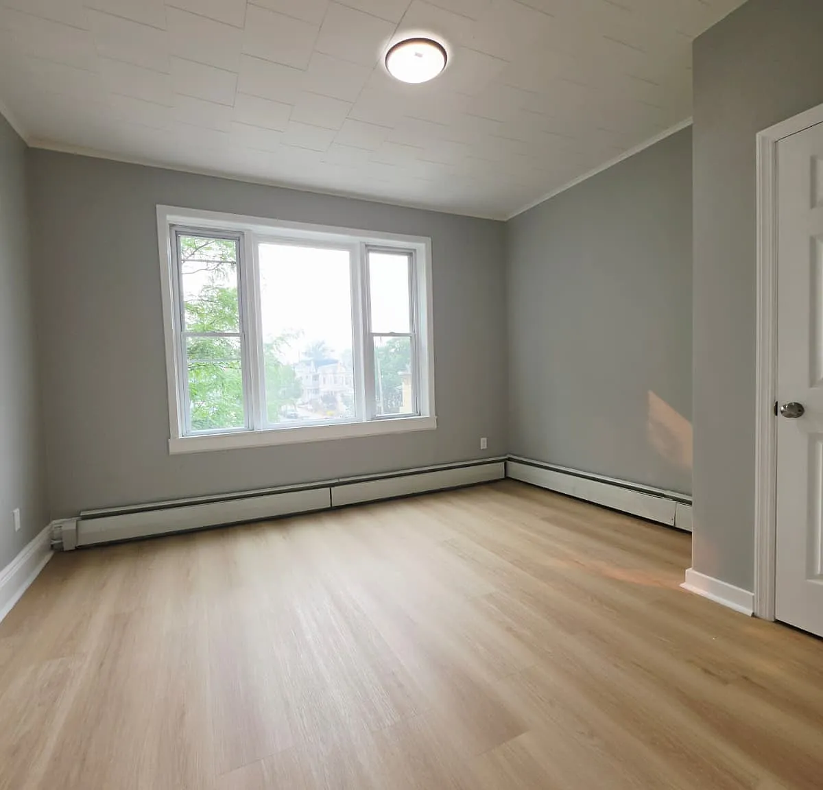 3 bed, 1000 sqft, $2,700 — Photo 2